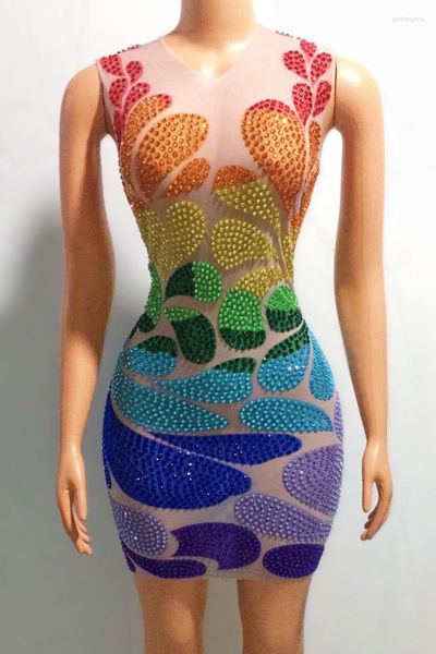 Desgaste de la etapa Patrón de diamantes de imitación multicolor Impreso Vestido transparente sin mangas Estiramiento Cumpleaños Noche Prom Show Outfit Caipao