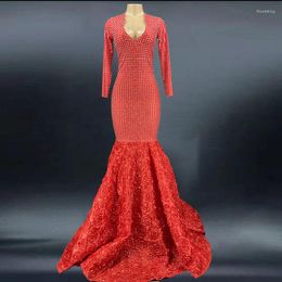 Stage Draag Red Long Train Dress Fashion Full Stones Evening Vier vrouwen prom -outfit verjaardag Big Tail Costume