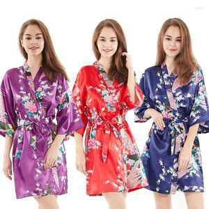 Vêtements de scène Satin Robes de bain pour femmes traditionnel japonais Yukata vêtements de nuit courte Sexy Lingerie col en v Kimono robe avec ceinture