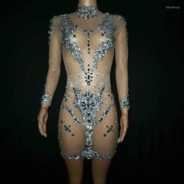 Stage Wear Sexy Mesh Voir à travers des cristaux de luxe Robe de diamants Femmes Soirée Robes de soirée Celebrity Anniversaire Outfit
