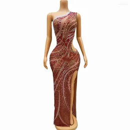 Stage Wear Sexy Silver Red Red Rhinestones Taille Hollow Split Mouwloze Jurk Evening Streth Costume Singer enkele schouderjurken