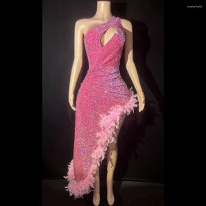 Wear Wear Shining Sequins Prom en soirée Célébrez la robe d'anniversaire sexy one épaule plumes pour femmes costumes de performance