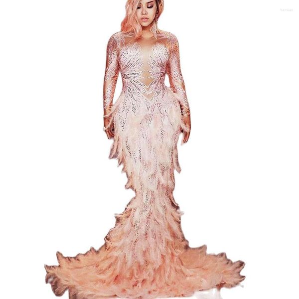 Desgaste de la etapa Diamantes brillantes Pluma rosa Vestido de cola larga Mujeres Elegante Boda de noche Celebrar Fiesta de baile Traje de actuación