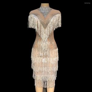 Stage Wear Sparkly Strass Crystal Tassel Robe Femmes Anniversaire Célébrer Voir à travers des robes de soirée en maille Franges Costume Danse