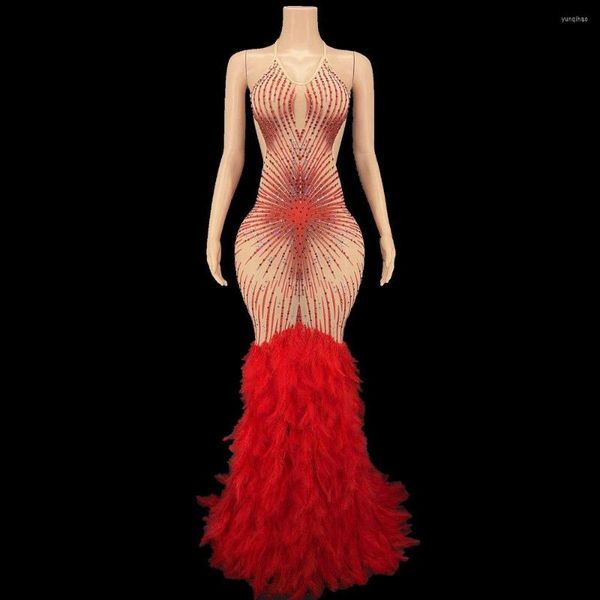 Desgaste de la etapa Brillante Diamantes de imitación Vestido de plumas Sexy Malla transparente Sin respaldo Celebrar Boda Noche Vestido de fiesta Cumpleaños para mujeres