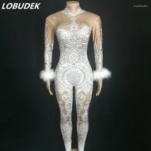 Stage Wear Blanc Plume Manches Dentelle Motif Imprimé Skinny Combinaison Lady Fête D'anniversaire Serré Justaucorps Bar Club Chanteur Costume De Danseur