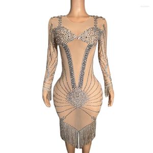 Stage Wear Femmes Sexy Strass Scintillants Chaîne Robe Nude Mesh Transparent Célébrer Mariage Soirée Robe De Bal Anniversaire