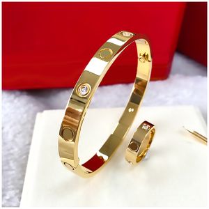 Bracelets en acier inoxydable Sier Rose Gold Bangles Femmes Men Bangle Designer Bracelet Couple Classic Diamond Jewelry Accessoires Pochette Bijoux