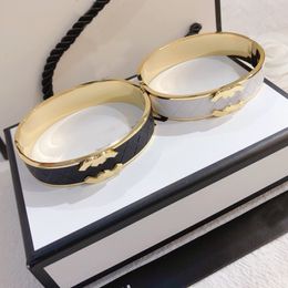 Edelstahl Gold Armreif Armbänder Frauen Luxus Designer Doppelschicht Struktur Brief Schmuck Kristall Liebe Geschenk Armreifen Herren Armband