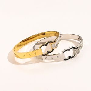 Conception de bracelet de luxe plaqué en acier en acier inoxydable pour femmes bracelet Boutique de haute qualité