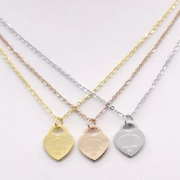 Collier en forme de coeur en acier inoxydable court bijoux féminins 18k or titane pêche coeur collier pendentif pour femme sans boîte