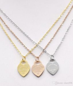 Roestvrij stalen hartvormige ketting T-ketting korte vrouwelijke sieraden 18k goud titanium perzik hart ketting hanger voor man1656332
