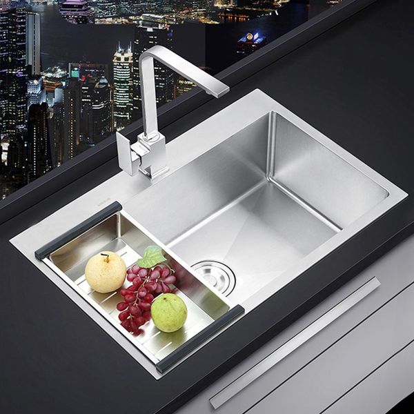 Évier de cuisine en acier inoxydable Single Bol à la main Bassin de lavage brossé à la main au-dessus du compteur pour la cuisine avec accessoires de drainage