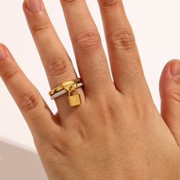 Bague de verrouillage en acier inoxydable pour femmes, bague de doigt avec lettre, or et argent, bijoux à la mode