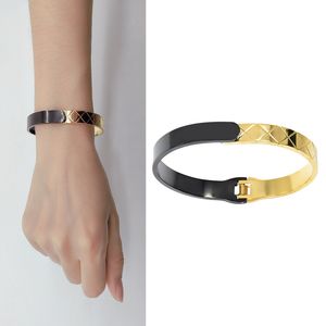 Roestvrijstalen luxe merk sieraden charmes bangle gouden kleur armband voor mannen dames luxe charing ontwerper mode kerstcadeau vrouw Dubai groothandel op handen