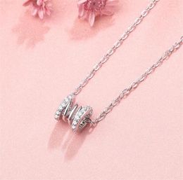Collier en acier inoxydable féminin Luxury Luxury Nouveau pendentif créatif creux de printemps avec diamants luxueux des deux côtés à la mode 3471780