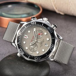 Relojes de pulsera de acero inoxidable para hombres 2023 Nuevos relojes para hombre Todos los relojes de cuarzo con esfera de trabajo Reloj de marca de lujo superior Moda para hombres omnm05