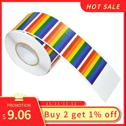 Estampado de 500 piezas Pegatinas de arco iris orgullo gay Pride en un rollo, soporte de causas LGBT, etiquetas de bandera de orgullo para regalos, manualidades, sellado de sobre, 1.2 x