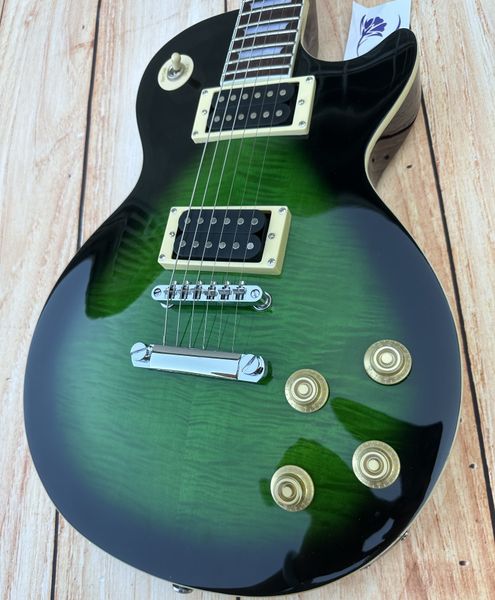 Guitarra eléctrica estándar, color degradado con patrón de tigre verde pitón, firma, afinador retro verde, relámpago