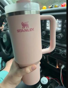 Tasses de Stanley rose 2023 Nouveau gobelet à tasse 40oz avec des gobelets isolés couvercles paille en acier inoxydable tasse Termos avec logo
