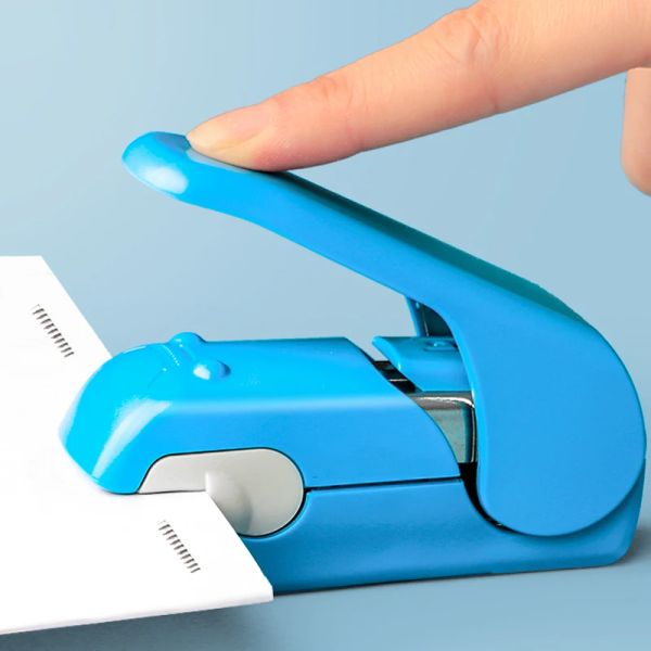 Stapler 2023 NOUVEAU 1PC Stapleless Stapler Livre Paper Stapling Stapler Mini Portable No Staples School Office Supplies