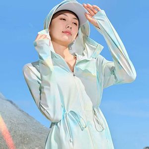 Estilo de estrella nueva chaqueta transpirable de verano con protección UV y frescura de seda de hielo, cierre de cintura transpirable, ropa de protección solar de hilo original para mujeres