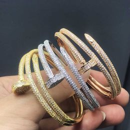 Statement Bangle 18k vergulde meerlaagse bling-kristal Iced Out zirkonia nagelarmbanden voor 240308