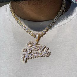 Stay Humble Colgante Collar Completo Pavimentado Hielo Out Bling 5A CZ Hip Hop Rapero Hombres Joyería de Alta Calidad 240311