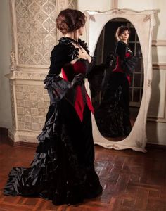 Steampunk Vampier Gothic Trouwjurk Fluweel Victoriaanse stijl Korset Lange mouwen Boze Koningin Jurk voor speciale gelegenheden Zwart en rood Vintage bruidsjurken Gelaagd