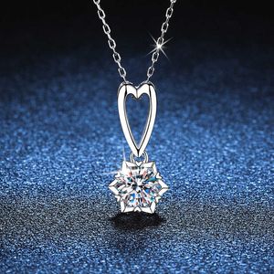 Sterling Sier S925 LOVE Collier de flocon de neige Collier Diamond Mossan Femelle Ins Tassel Fashion 1 Mossan Stone Clavicule Chain