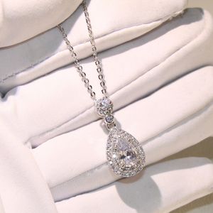 Collier Sterling Sier Water Drop With Pear Shape Topaz CZ Diamond Pendeur pour les femmes