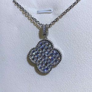 Collier en diamant à quatre feuilles d'herbe pour femmes, nouveau Style et chaîne de cou élégante