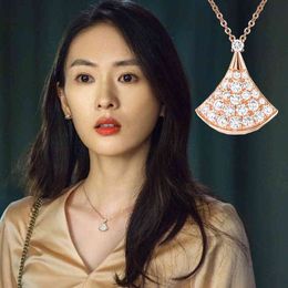 Sterling zilver S925 30 Alleen Gu Jia dezelfde ketting vol met diamant witte fritillaria hanger kleine rok sleutelbeen ketting