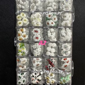 Pegatinas Calcomanías 100PCS por caja Joyería de perlas de uñas Hecho a mano Kawaii Nail Art Charms Personalizar pegatinas de decoración Flores acrílicas 3D 231117