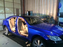 Stickers glanzende metallic blauw vinylfolie auto wikkel met luchtbel gratis glanzend metallic donkerblauw volle voertuig wrap foile maat: 1,52*20m/roll