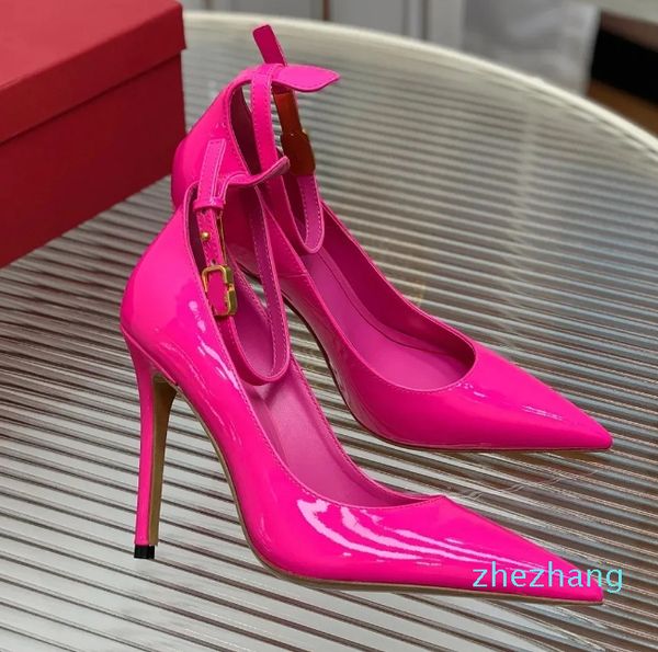 Zapatos de vestir de tacón de tacón sandalias diseñador fucsia patente de cuero bombas de hebilla de hebilla de tacón alto tacones puntiagudos correa de tobillo