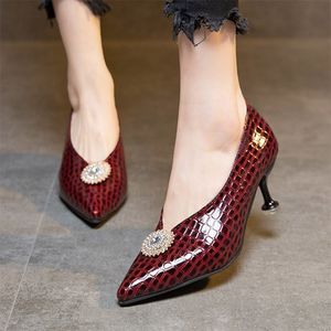 Stilettos vrouwen jurk schoenen slang patroon patent lederen hoge hakken strass pumps puntige neus dames schoen zapatos mujer 9017n