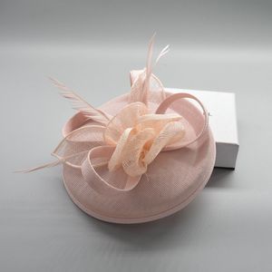 Gierige Rand Hoed Chique Tovenaar Cocktail Bruiloft Kerk Hoofddeksel Mode Hoofddeksels Veer Haaraccessoires Sinamay Fascinators 230729