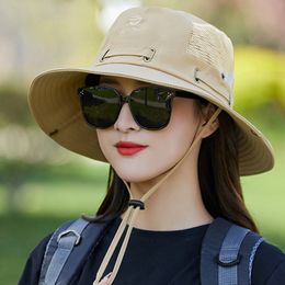 Chapeaux à bord avare seau de mode pour femmes broderie de luxe maille casquette de pêche respirante couleur unie large antiuv plage soleil en été 230325
