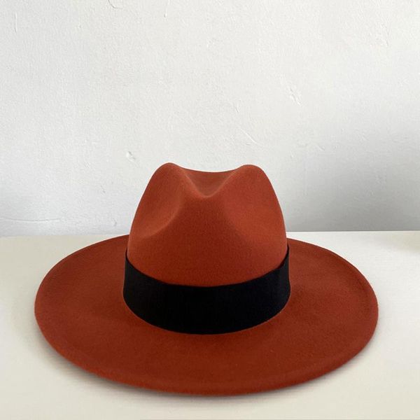 Sombreros de ala tacaña, sombrero de Jazz rojo ladrillo personalizado coreano para mujer, sombrero de lana de invierno, sombrero informal para mantener el calor, tocado de cinta negra