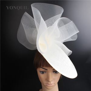 Gierige rand hoeden dames derby bruiloft kopstuk elegante dames derby fasciantor hoeden haarpen mesh hoofddeksels voor bruid trouwen chapeau cap 230306