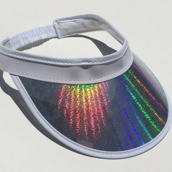 Stingy Brim Chapeaux Femmes Filles Été Métallique Hologramme Coloré En Plastique Large Courbe Pare-Soleil Chapeau Sangle Élastique Dos Hip Hop Vide Top Sunshad