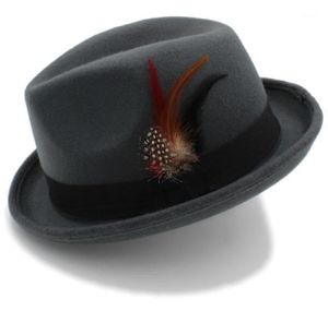 Sombreros de ala tacaña Mujeres Men039s Feminino Fieltro Fedora Sombrero para dama Invierno Otoño Lana Roll Up Homburg Jazz Feather13911525