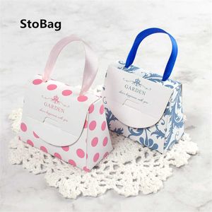 Stobag 10pcs bleu / rose jardin bonbons chocolat boîtes-cadeaux en papier portable pour événement fête mariage fait à la main bébé spectacle fournitures 210602