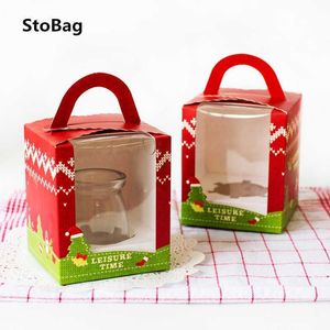 StoBag 20pcs Joyeux Noël Cupcake Papier Boîte Protable Avec Fenêtre Transparente Bonhomme De Neige Bonbons Chocolat Emballage Boîte Rouge 210602