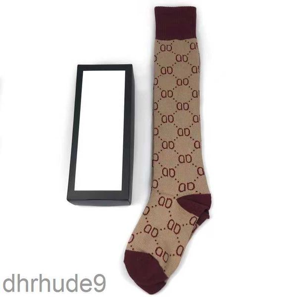 Bas Designer Hommes Femmes Chaussettes Laine Bas Haute Qualité Rues Senior Confortable Genou Jambe Chaussette avec Boîte UYZ9