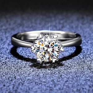 Anneau Mosang Flake en pierre 1 bague en diamant simulé 925 Sterling Sier Classic Six Claw Mosang Diamond Ring