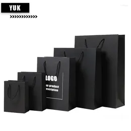 Bolsas de almacenamiento 10pcs logotipo impreso personalizado bolso de papel negro kraft con mango de cumpleaños de cumpleaños de la boda