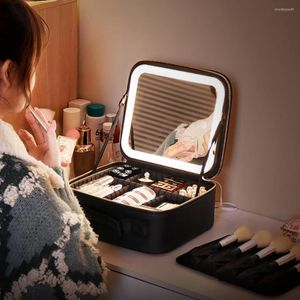 Bolsas de almacenamiento 2023 Smart LED Bolsa de maquillaje con espejo Gran capacidad Profesional Impermeable PU Cuero Viaje Cosmético Caso Mujeres Storager