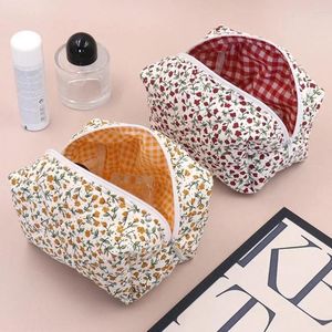 Opbergzakken Tas Koreaanse stijl Bloemen Cosmetische Schoonheid Make-up Organisator Pluche Reizen Huidverzorging Ritszakje Toilettas Praktisch Modern